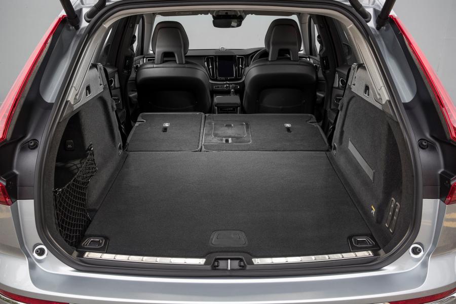 Багажник Volvo XC60 D4 Inscription 2017 года  (UK) (фото 113 из 172)